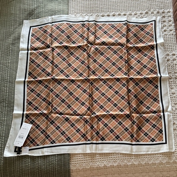 100% Silk Ann Taylor Scarf - Picture 2 of 7